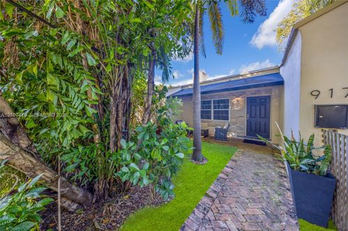 917 Ne 16th Ter, Fort Lauderdale, FL, 33304 | Card Image