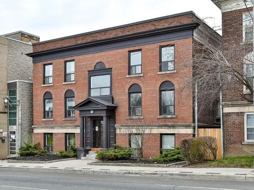 915 St Clair Ave W, Toronto, ON, M6C1C7 | Card Image