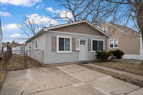 22417 Maxine St, Saint Clair Shores, MI, 48080-3846 | Card Image