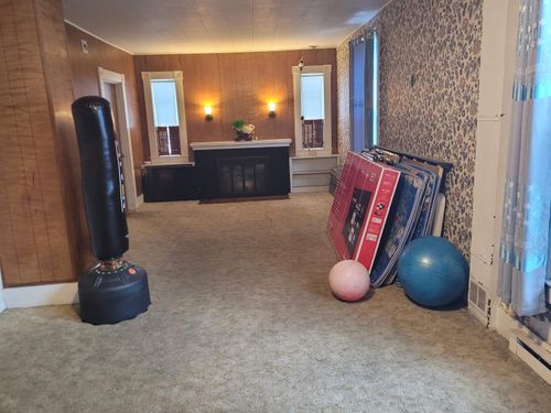 4 Tulip St, Lyndonville, VT, 05851-8215 | Card Image