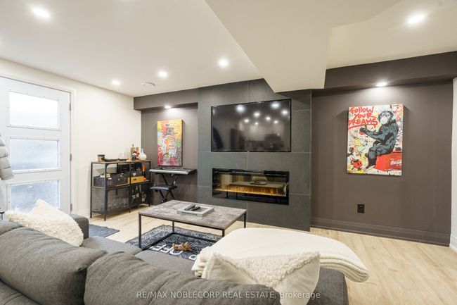 115 William Roe Blvd, House other with 5 bedrooms, 3 bathrooms and 3 parking in Newmarket ON | Image 32