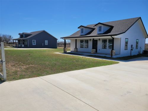 577 County Road 422, Stockdale, TX, 78160-7140 | Card Image