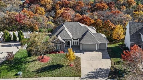 129 Nw Morton Dr, Lee's Summit, MO, 64081-4151 | Card Image