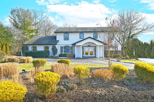 17 Susan Lane, Huntington, NY, 11746 | Card Image