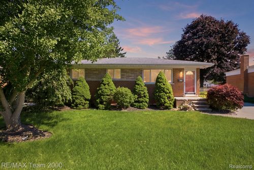 31906 Cambridge St, Garden City, MI, 48135-1734 | Card Image
