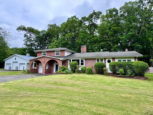 2 Columbo Ter, Windsor Locks, CT, 06096-2429 | Card Image