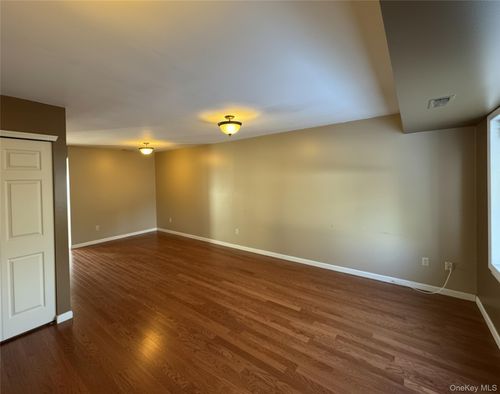 3 Mews Ct, Fishkill, NY, 12524-1857 | Card Image