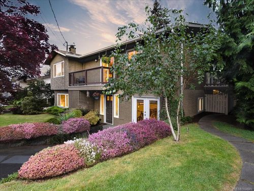 3298 Cook St, Chemainus, BC, V0R1K2 | Card Image