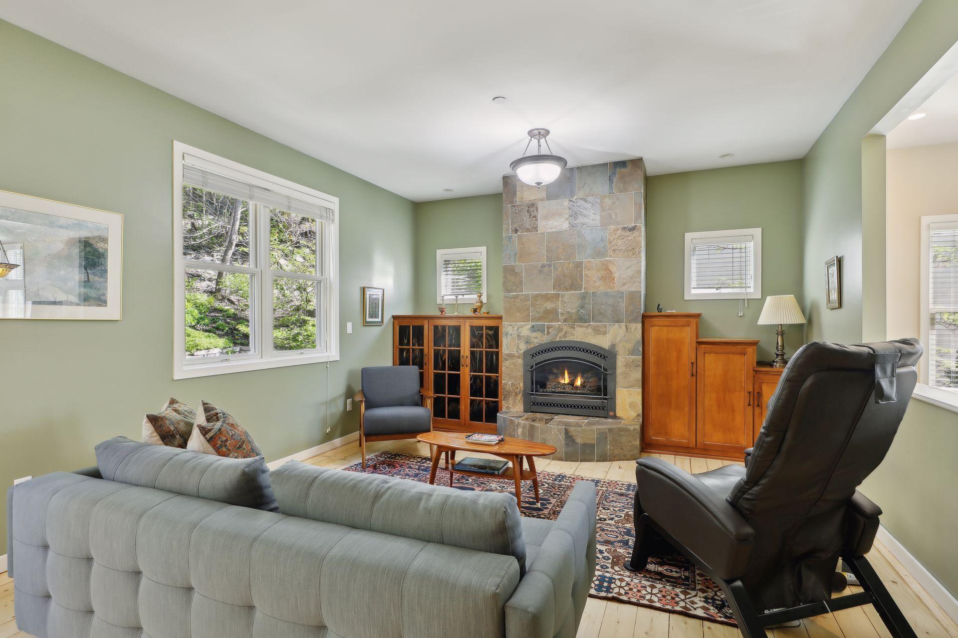 Irvine Ave, Saint Paul, MN 55102