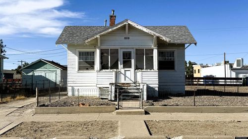 809 Robertson Ave, Worland, WY, 82401-2717 | Card Image
