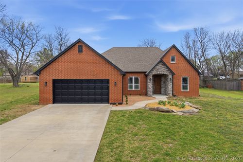 636 Pecan Pl, Oologah, OK, 74053-3318 | Card Image