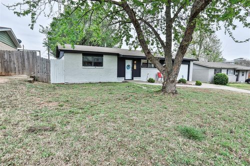 608 Sw 15th St, Moore, OK, 73160-2705 | Card Image