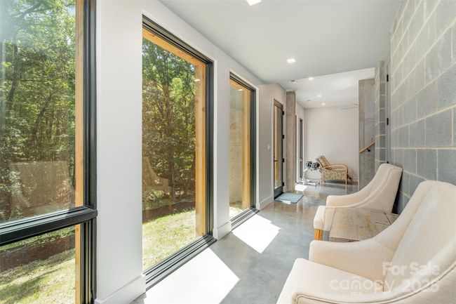 Sunroom | Image 33
