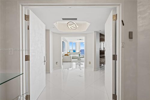 1902-2711 S Ocean Dr, Hollywood, FL, 33019-2760 | Card Image