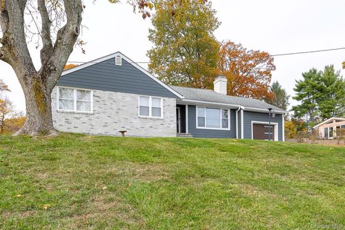 39 Susan Dr, Newburgh, NY, 12550-1410 | Card Image