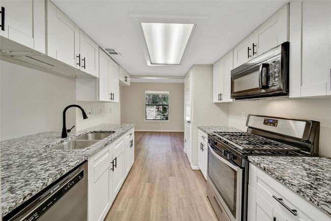 24 W Willowwood Ct, Townhouse with 3 bedrooms, 2 bathrooms and 2 parking in Spring TX | Image 6