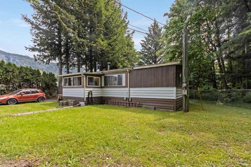 25 Bracken Pky, Squamish, BC, V0N0A4 | Card Image