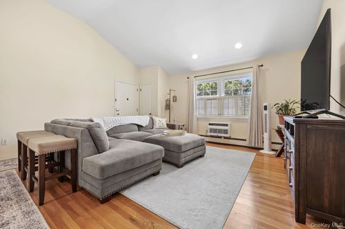 b3-47 Valley Rd, Cos Cob, CT, 06807-2534 | Card Image