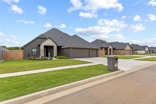 2706 Cloud Nine Circle, Weatherford, OK, 73096 | Card Image
