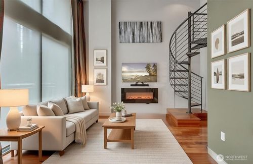 w103-900 Lenora St, Seattle, WA, 98121-2720 | Card Image