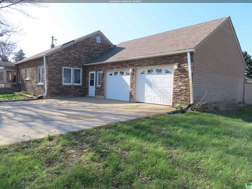 451 Highway 35, Dakota City, NE, 68731-3028 | Card Image
