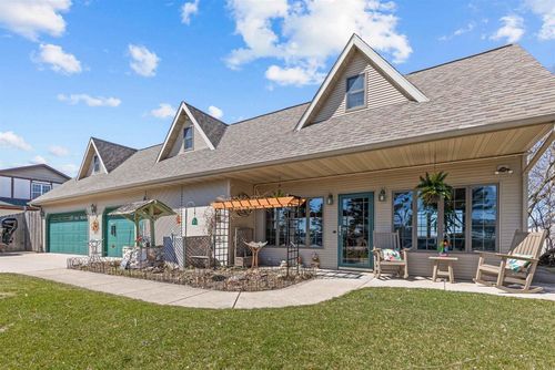 N593 Blackhawk Bluff Dr, Milton, WI, 53563-9503 | Card Image