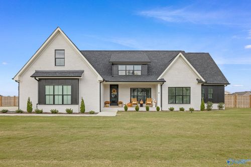 57 Cotton Way Dr, Muscle Shoals, AL, 35661-4799 | Card Image