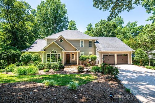 841 16th Avenue Ln Nw, Hickory, NC, 28601-5203 | Card Image