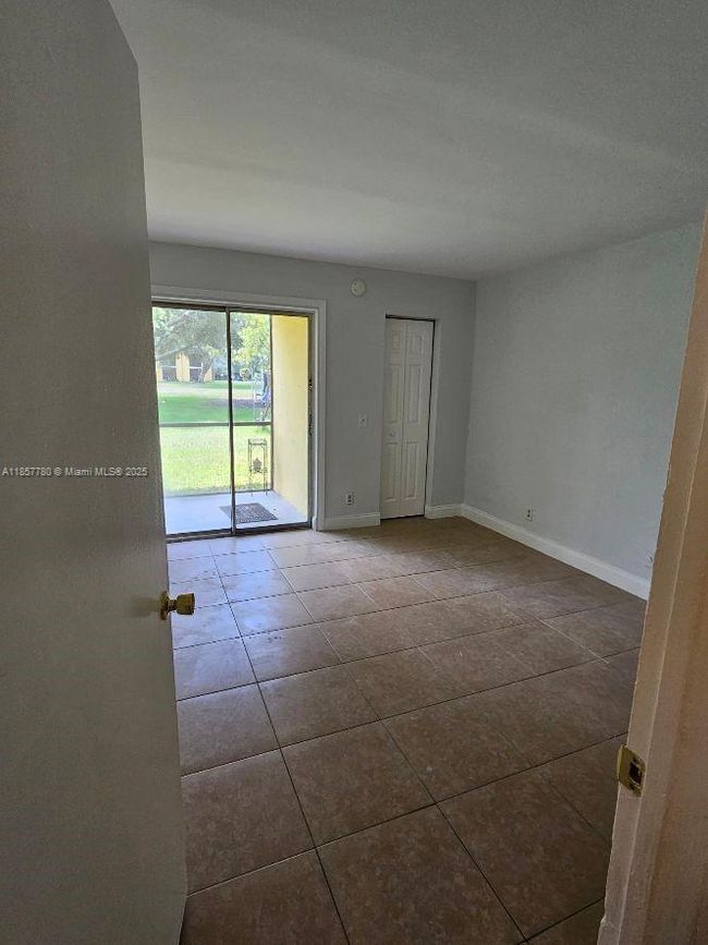 605 - 605 Meadows Cir, Condo with 2 bedrooms, 2 bathrooms and null parking in Boynton Beach FL | Image 11