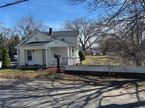 39 Kiley St, North Providence, RI, 02911-2723 | Card Image