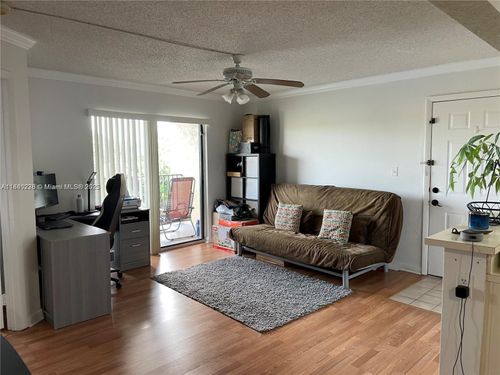 apt-307-450 Palm Cir W, Pembroke Pines, FL, 33025-4605 | Card Image