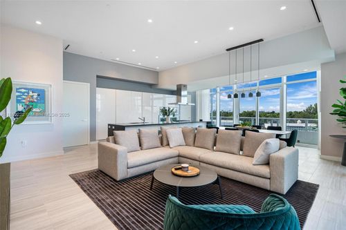unit-312-4701 N Meridian Ave, Miami Beach, FL, 33140-2956 | Card Image