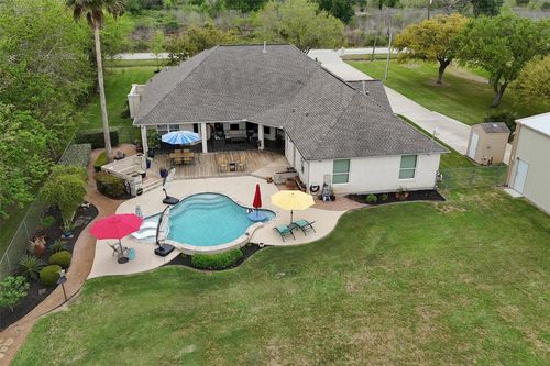 109 Avenue J, Dickinson, TX, 77539-5279 | Card Image