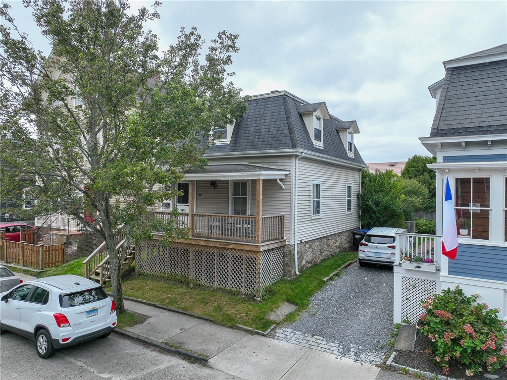 Pond Ave, Newport, RI 02840