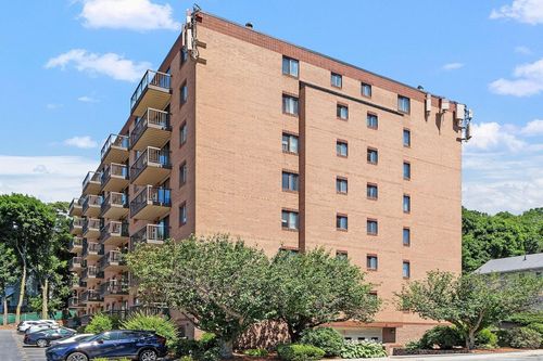 apt-807-500 Salem St, Medford, MA, 02155-3362 | Card Image