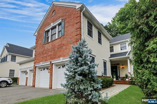 709 Fieldstone Ter, Wyckoff, NJ, 07481-3507 | Card Image