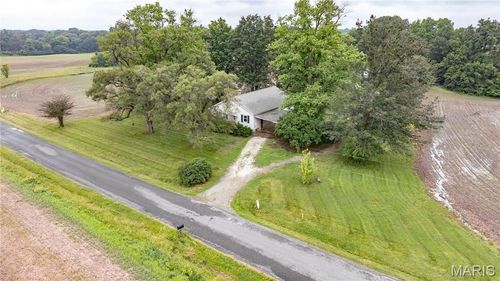 33974 Irish Ln, Brighton, IL, 62012-3912 | Card Image