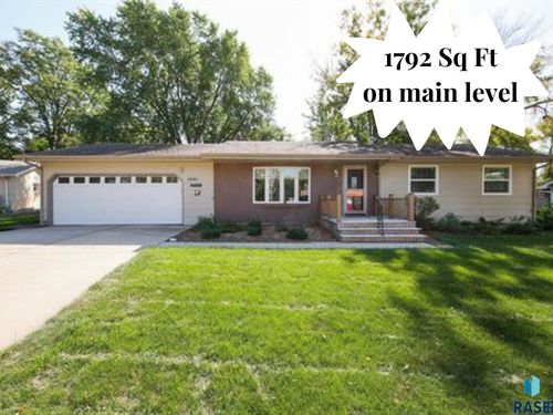 1601 E Sylvan Cir Circle, Brandon, SD, 57005 | Card Image