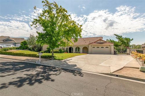 10928 Meseta Ave, Shadow Hills, CA, 91040-1375 | Card Image