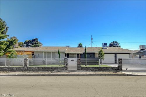 4915 Nevada Ave, Las Vegas, NV, 89104-5719 | Card Image