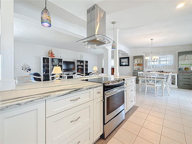 2593 W Vina Del Mar Blvd, House other with 3 bedrooms, 2 bathrooms and null parking in ST PETE BEACH FL | Image 12