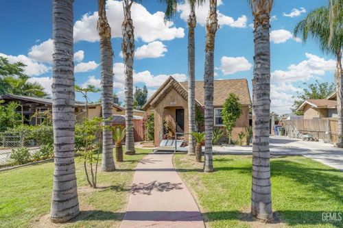1211 E 18th St, Bakersfield, CA, 93305-5301 | Card Image