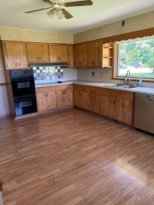 27W750 Robin Ln, Northwoods, IL, 60185-2523 | Card Image