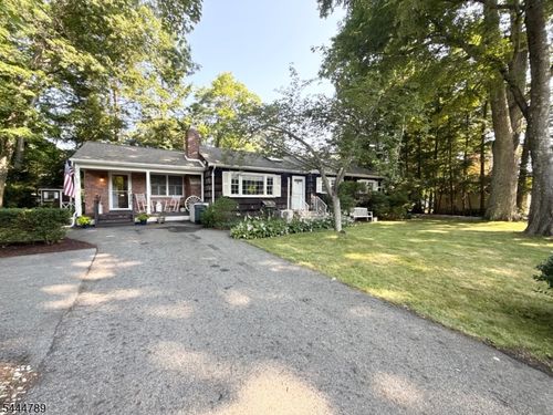 2 Mohican Trl, Oak Ridge, NJ, 07438-9400 | Card Image