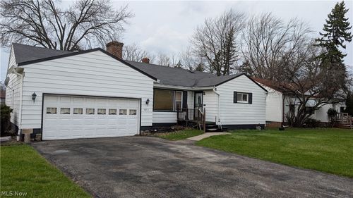 4914 Green Rd, Warrensville Heights, OH, 44128-5202 | Card Image