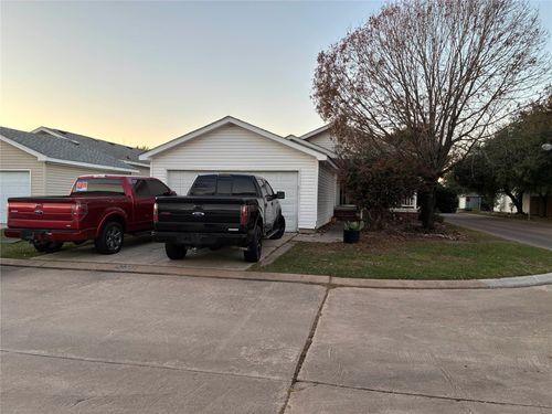 10202 Berrybriar Ln, Tomball, TX, 77375-0432 | Card Image