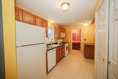 7 Rainbow Dr, Londonderry, NH, 03053-6117 | Card Image