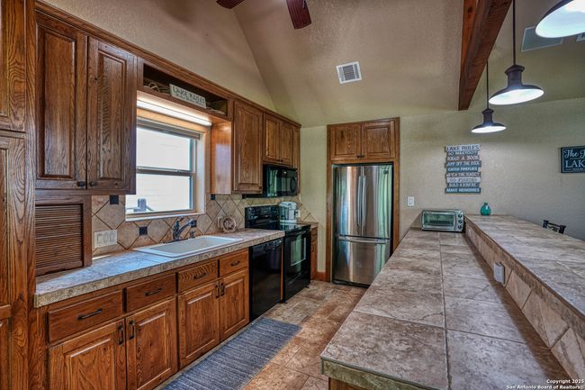 914 Pebble Beach Dr Nw, House other with 2 bedrooms, 2 bathrooms and null parking in Lakehills TX | Image 20