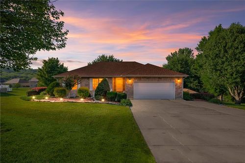 125 Hatchell Rd, Tonganoxie, KS, 66086-4457 | Card Image