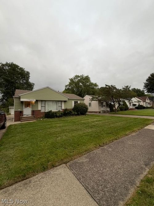 15317 Steinway Blvd, Maple Heights, OH, 44137-4622 | Card Image